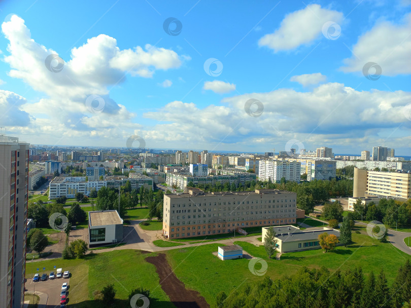 Скачать Вид сверху на жилые дома в городе Набережные Челны фотосток Ozero