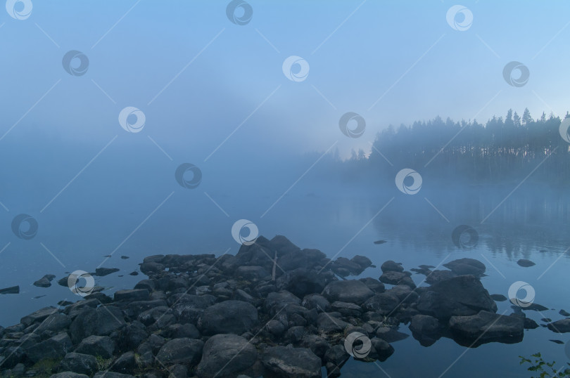 Скачать Утренний туман над рекой. фотосток Ozero
