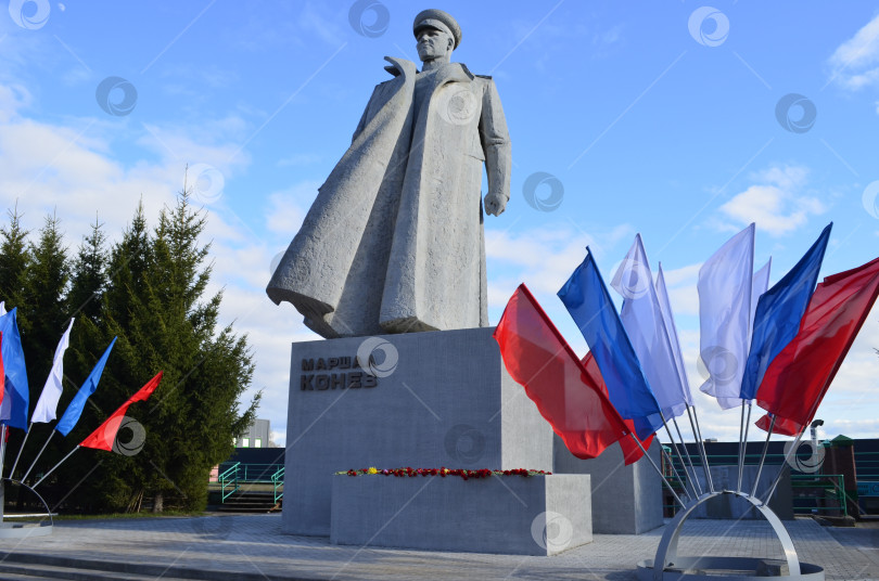 Скачать Памятник Герою Советского Союза маршалу Советского Союза Ивану Коневу фотосток Ozero