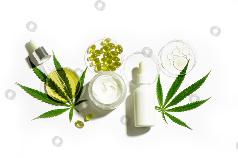 Скачать Конопля листья каннабиса и нефтепродукты cbd фотосток Ozero