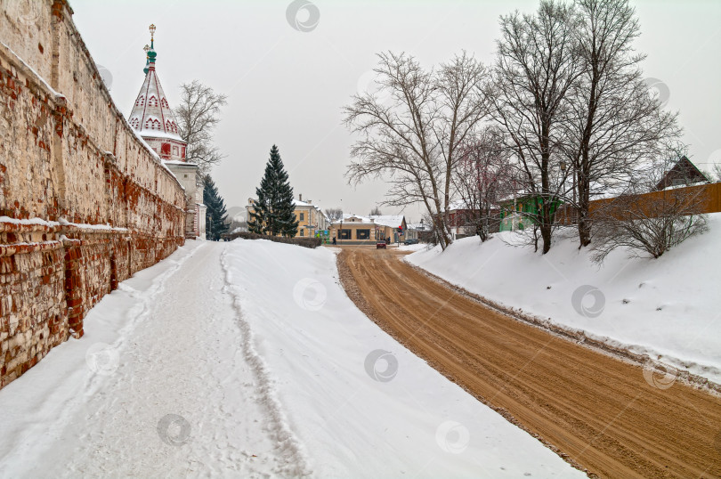 Скачать Городской пейзаж - перекресток в провинциальном городе. фотосток Ozero