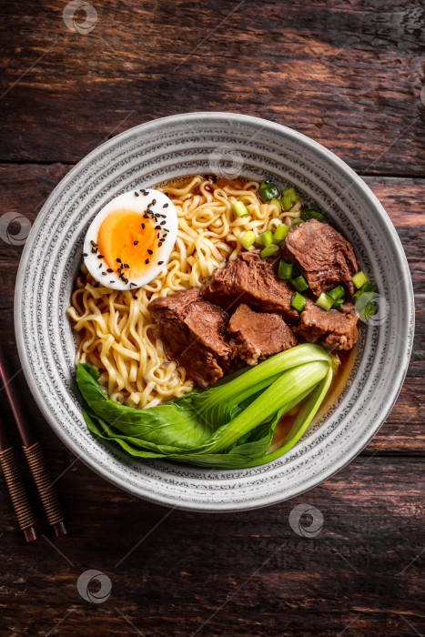 Скачать Рамен- суп из азиатской лапши с мясом фотосток Ozero