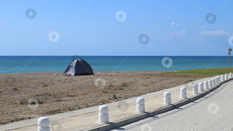 Скачать Палатка у моря фотосток Ozero