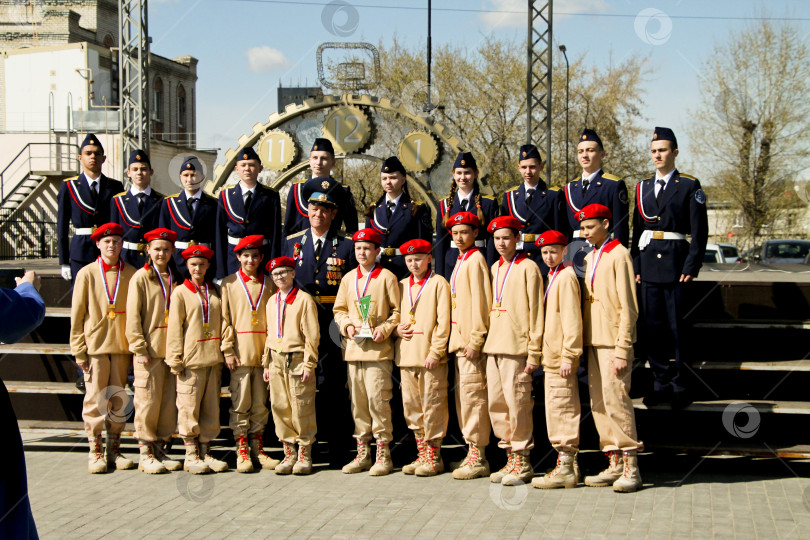 Скачать Молодёжь в строю фотосток Ozero