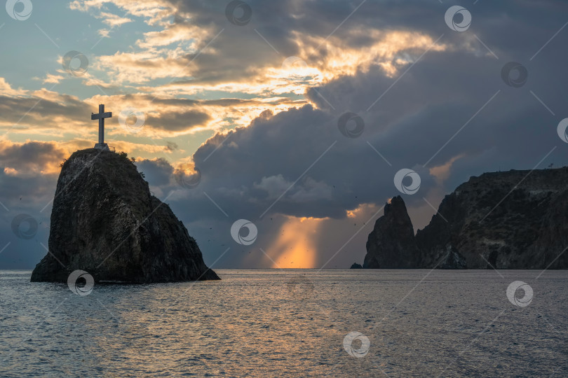 Скачать Скала Георга на закате. Крымский полуостров. фотосток Ozero