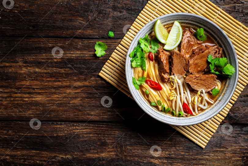 Скачать Суп из говядины Фо Бо с мясом и лапшой фотосток Ozero