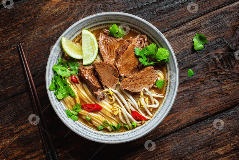 Скачать Суп из говядины Фо Бо с мясом и лапшой фотосток Ozero