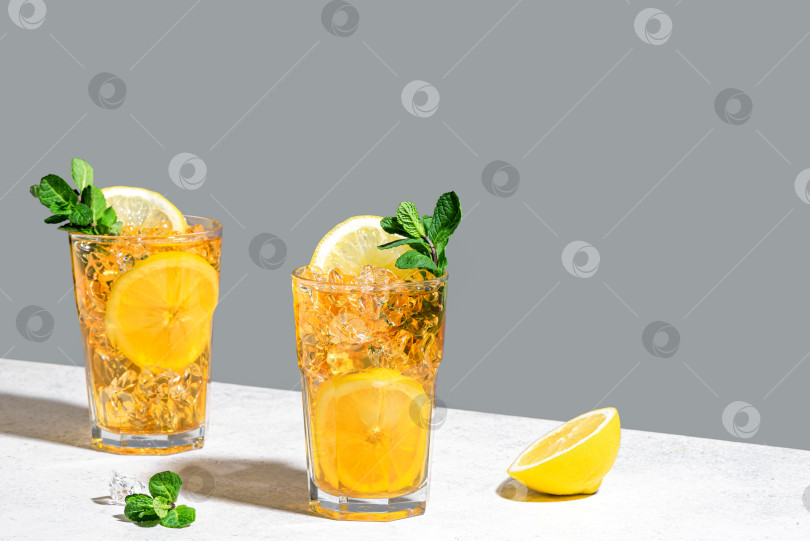 Скачать Холодный чай с лимоном и мятой фотосток Ozero