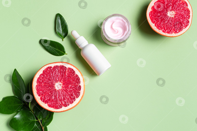 Скачать Косметические средства и цитрусовые грейпфруты фотосток Ozero