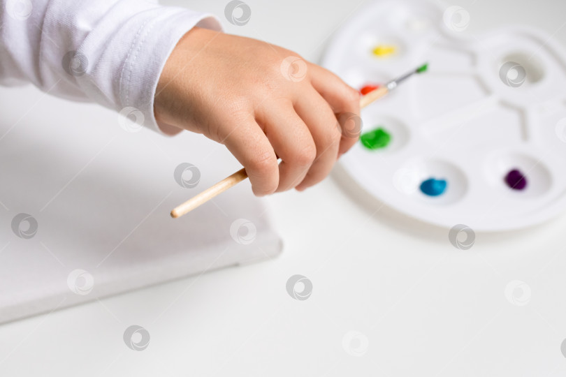 Скачать Детская ручная роспись акварелью и кистью на холсте фотосток Ozero