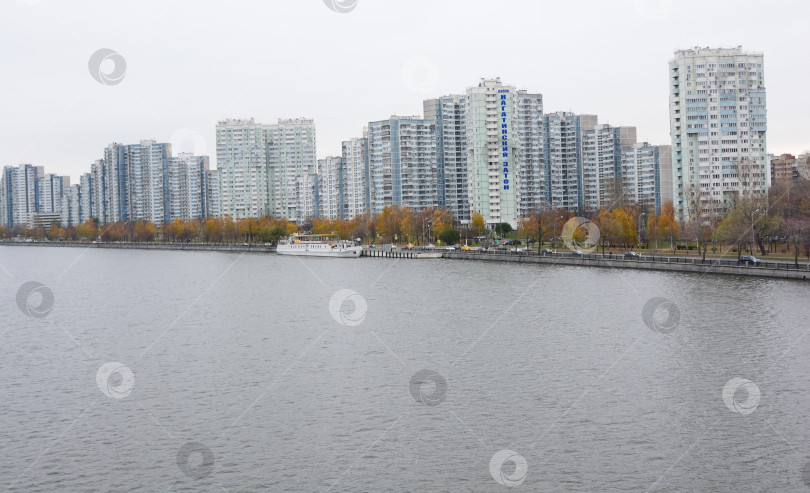 Скачать Нагатинская набережная в Москве.  Москва-река. фотосток Ozero