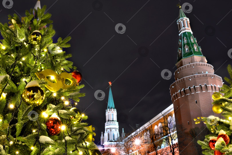 Скачать Рождественские елки возле Московского Кремля. фотосток Ozero