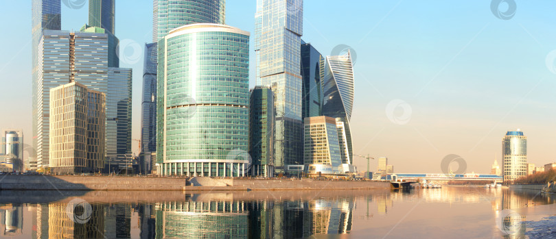 Скачать Московский международный деловой центр на берегу Москвы-реки. фотосток Ozero