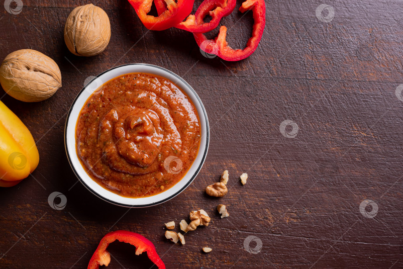 Скачать Соус Мухаммара с грецкими орехами и запеченным красным перцем фотосток Ozero