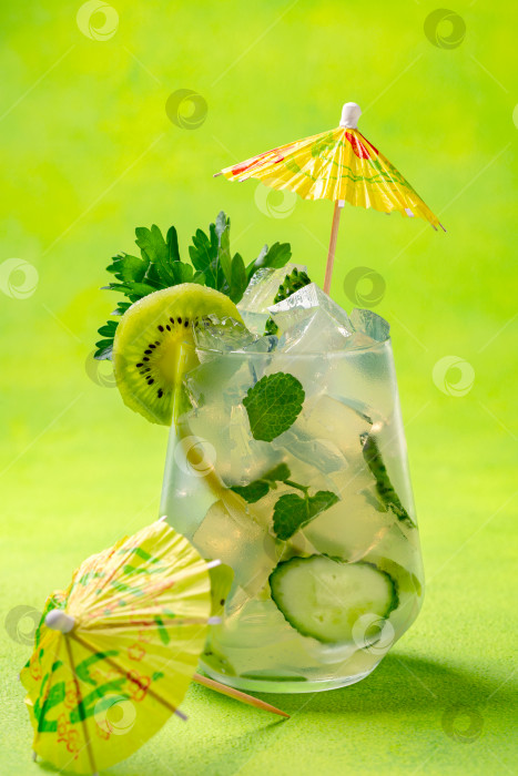 Скачать Летний лимонад со льдом. фотосток Ozero