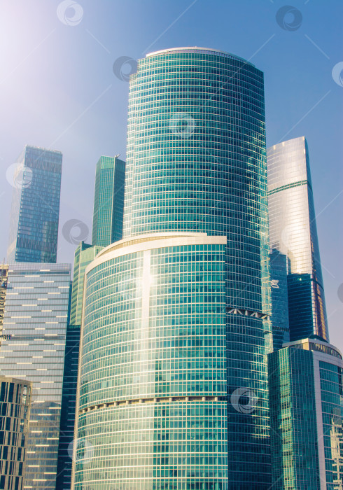 Скачать Москва-Сити - вид на небоскребы Московского международного делового центра. фотосток Ozero