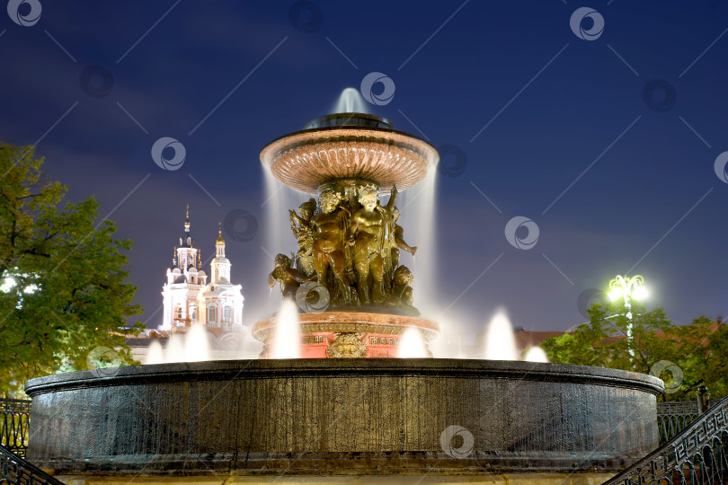 Скачать Фонтан Виталия - с подсветкой в вечернее время. фотосток Ozero