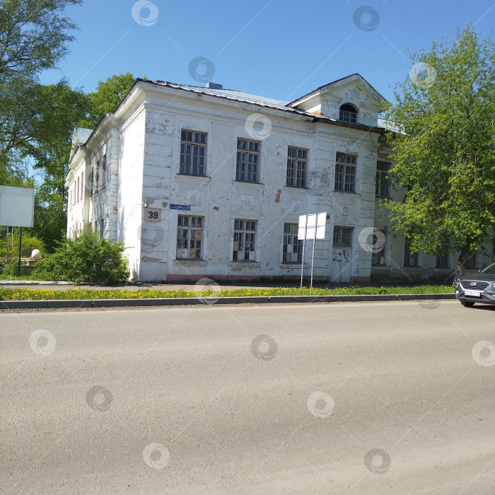Скачать Бывшее здание техникума. фотосток Ozero