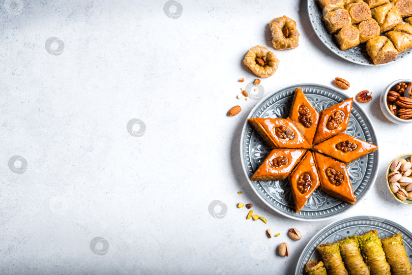 Скачать Пахлава с медом и орехами фотосток Ozero