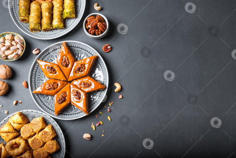 Скачать Пахлава с медом и орехами фотосток Ozero