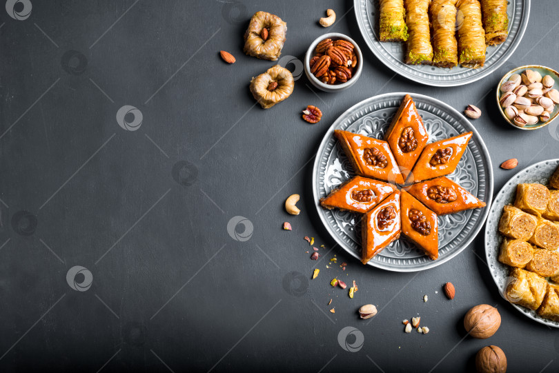 Скачать Пахлава с медом и орехами фотосток Ozero