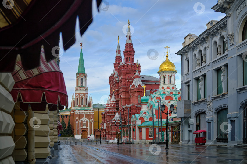 Скачать Москва. Никольская улица. Вид на Красную площадь. фотосток Ozero