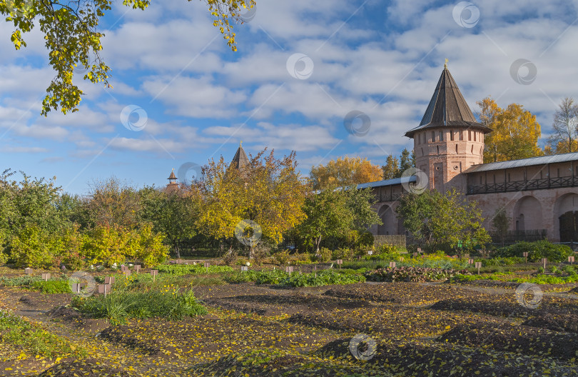 Скачать Сад в русском православном монастыре. фотосток Ozero