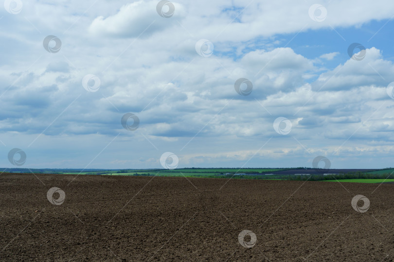 Скачать Перекопанное поле для посадки злаков фотосток Ozero