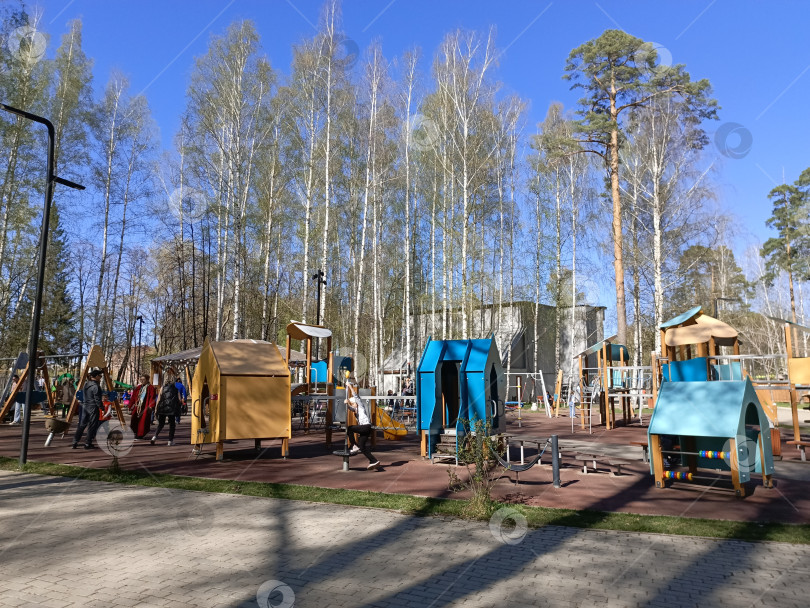 Скачать Детская площадка в ЦПКиО. фотосток Ozero