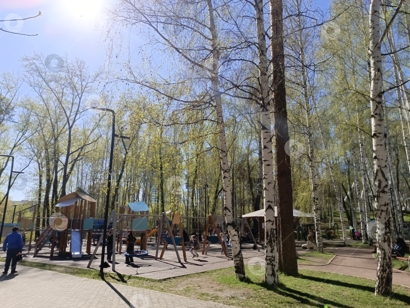 Скачать Детская площадка в ЦПКиО. фотосток Ozero
