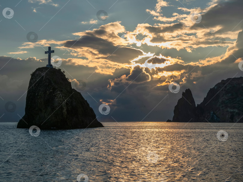 Скачать Крымский полуостров вечером. Мыс Фиолент фотосток Ozero