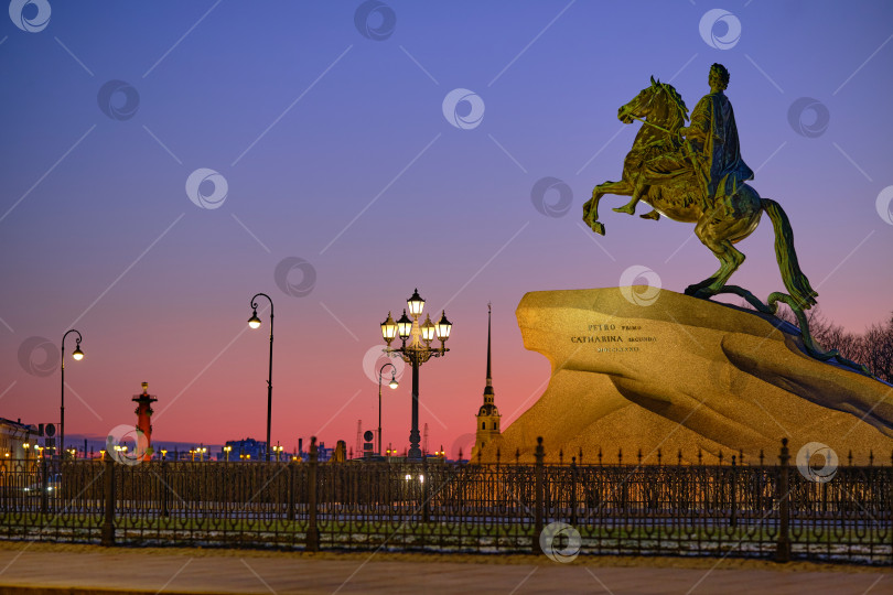 Скачать Санкт-Петербург. Памятник Петру Первому на Сенатской площади. фотосток Ozero