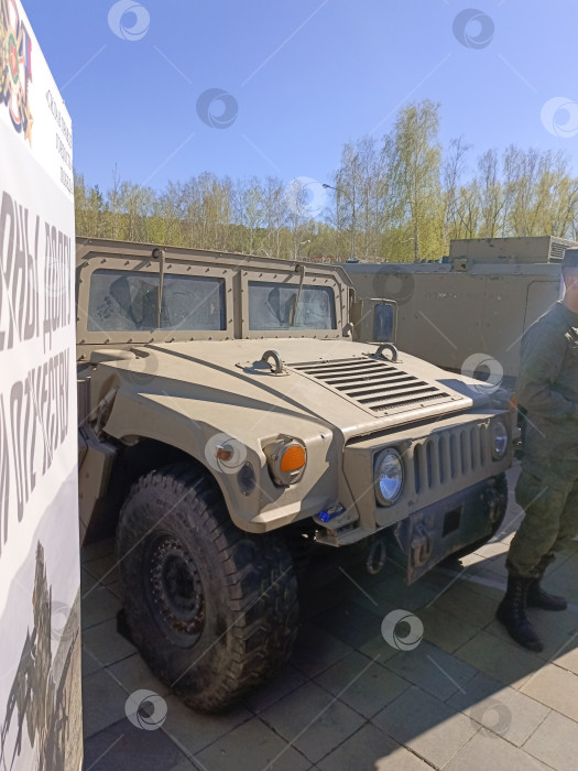 Скачать Трофейное вооружение и военная техника стран НАТО. Выставка в Екатеринбурге. фотосток Ozero