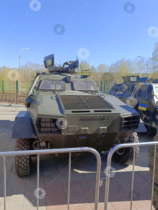 Скачать Трофейное вооружение и военная техника стран НАТО. Выставка в Екатеринбурге. фотосток Ozero