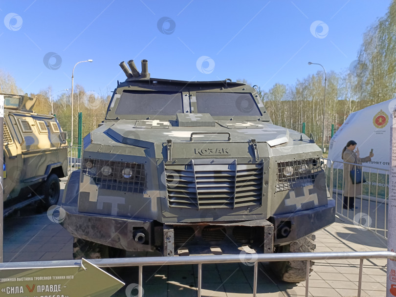 Скачать Трофейное вооружение и военная техника стран НАТО. Выставка в Екатеринбурге. фотосток Ozero