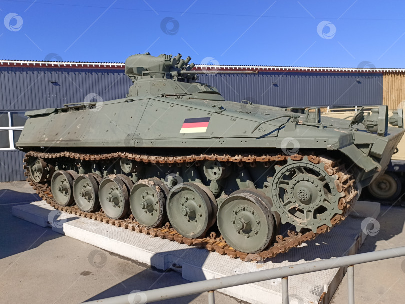Скачать Трофейное вооружение и военная техника стран НАТО. Выставка в Екатеринбурге. фотосток Ozero