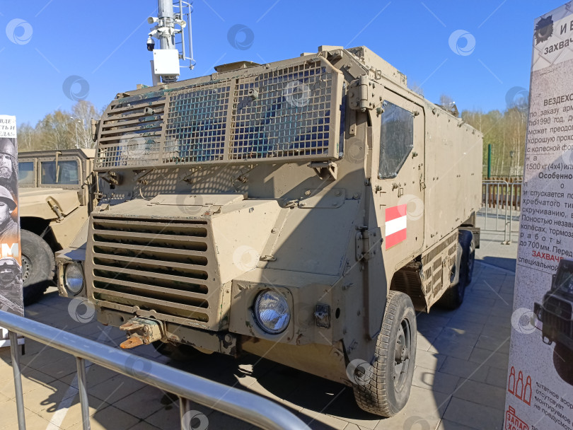 Скачать Трофейное вооружение и военная техника стран НАТО. Выставка в Екатеринбурге. фотосток Ozero
