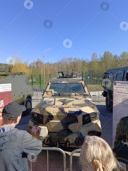 Скачать Трофейное вооружение и военная техника стран НАТО. Выставка в Екатеринбурге. фотосток Ozero