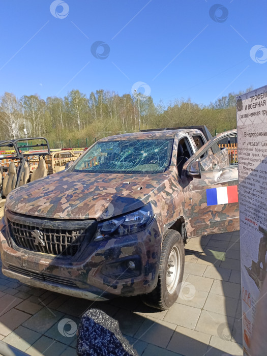 Скачать Трофейное вооружение и военная техника стран НАТО. Выставка в Екатеринбурге. фотосток Ozero