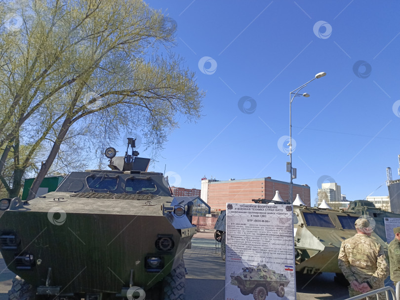 Скачать Трофейное вооружение и военная техника стран НАТО. Выставка в Екатеринбурге. фотосток Ozero