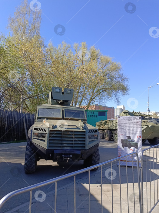 Скачать Трофейное вооружение и военная техника стран НАТО. Выставка в Екатеринбурге. фотосток Ozero