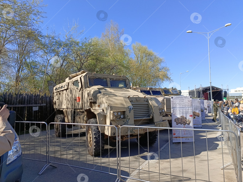 Скачать Трофейное вооружение и военная техника стран НАТО. Выставка в Екатеринбурге. фотосток Ozero