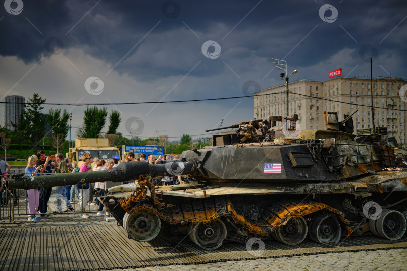 Скачать Москва. Танк "Абрамс М1А1" на выставке трехмерной техники в Парке Победы (Поклон гора). фотосток Ozero
