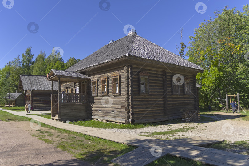 Скачать Крестьянская изба-близнец в музее деревянного зодчества фотосток Ozero