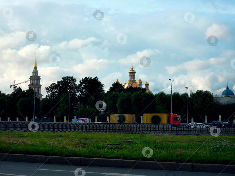 Скачать Церкви в городе фотосток Ozero