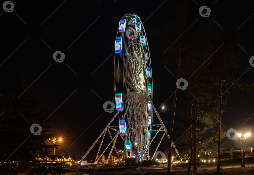 Скачать колесо в ночи фотосток Ozero
