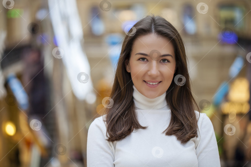 Скачать Молодая красивая женщина фотосток Ozero