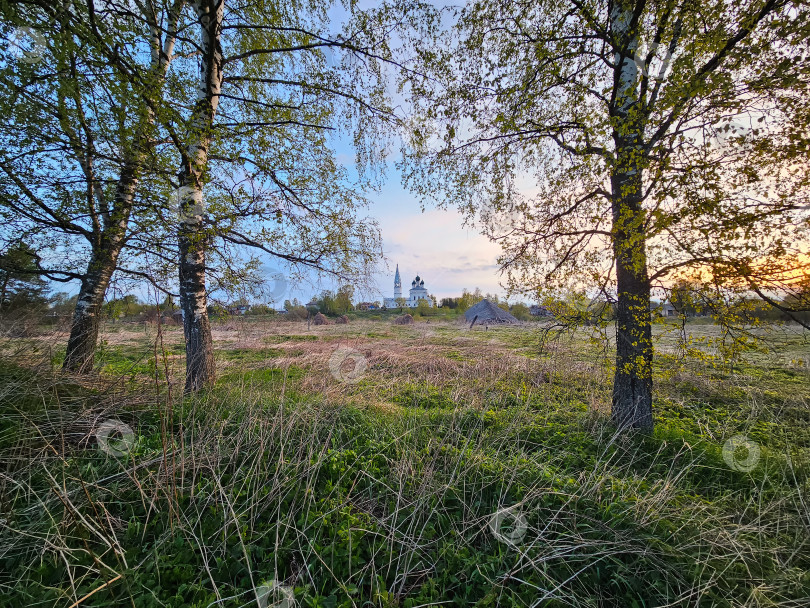 Скачать Деревенский весенний пейзаж на рассвете. фотосток Ozero