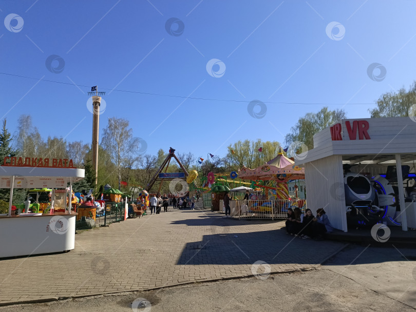 Скачать Аттракционы в парке Маяковского фотосток Ozero