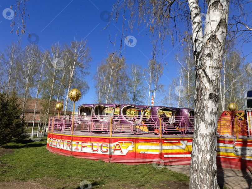Скачать Аттракционы в парке Маяковского фотосток Ozero